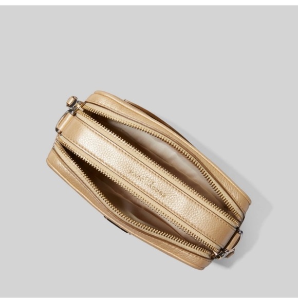 Pre LOVED. Marc Jacobs Authentic Softshot Pearlized Bag, excellent condition - Picture 4 of 14